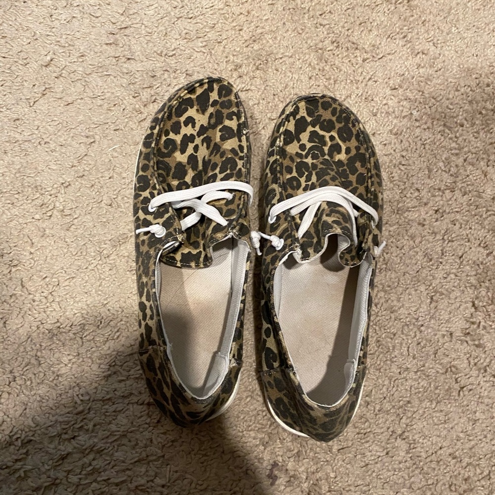 Hey Dude Look a likes cheetah